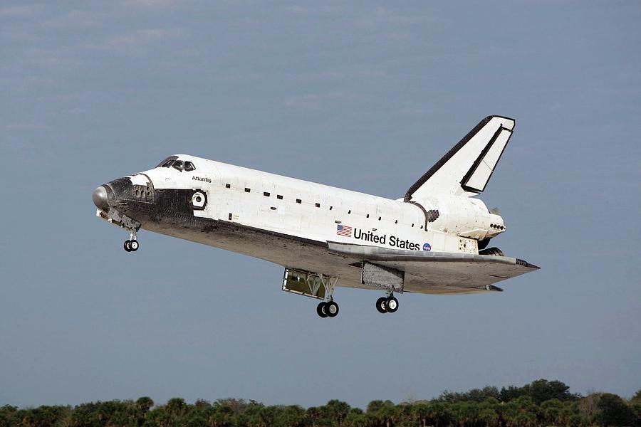 Space shuttle Atlantis landing